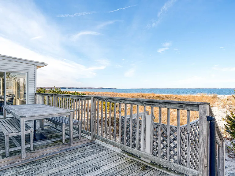 135 Cold Spring Point Rd — Photo 1