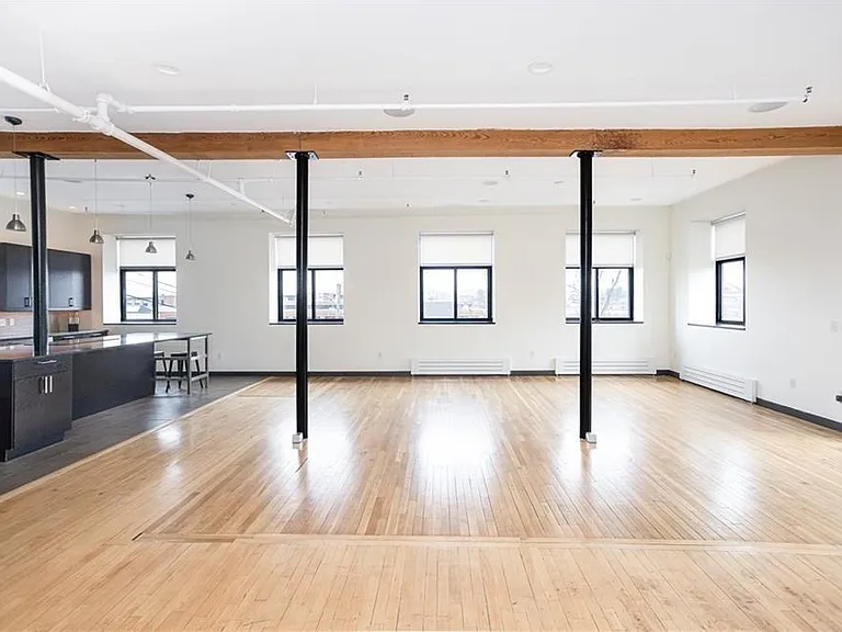 28 Wolcott St — Photo 3