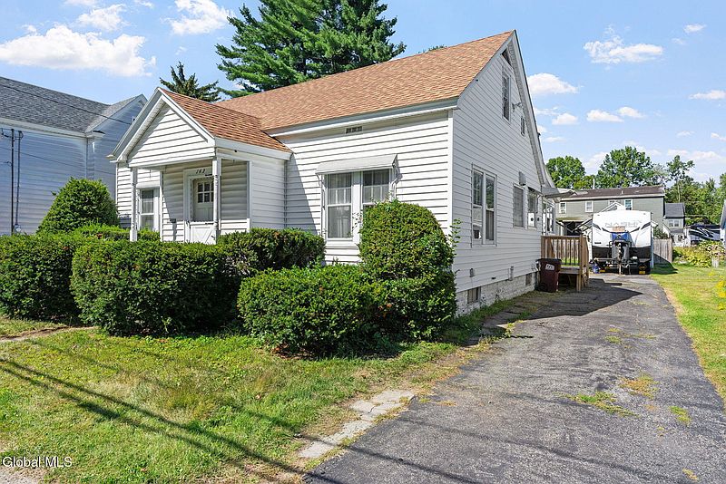 4th image of 143 5th Avenue
