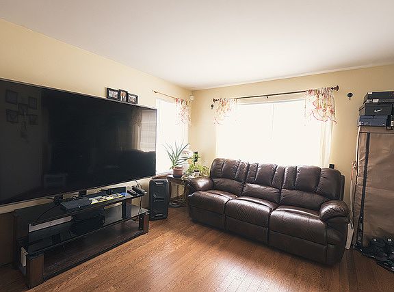 5th image of 39660 N Warren Ln