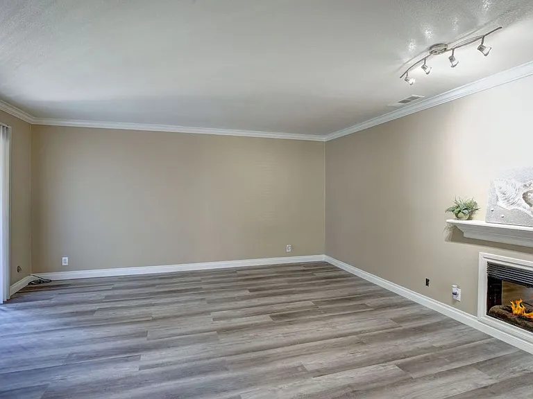 6830 Rosemead Blvd — Photo 4