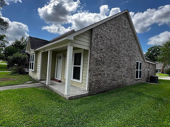 2nd image of 1741 Twisted Oak Ln