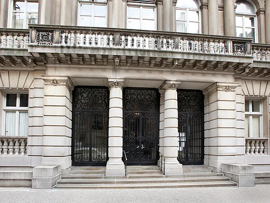 Sold by Sotheby's International Realty | media 6