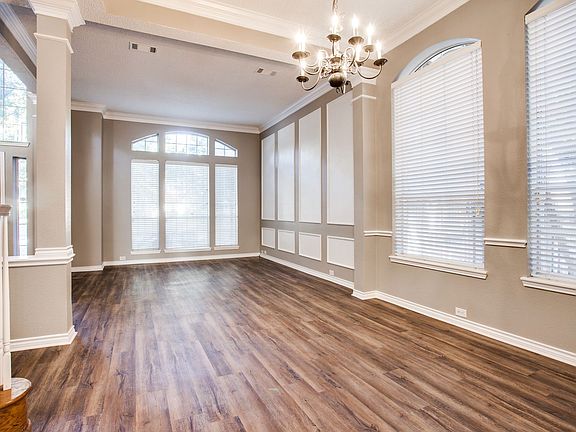 3rd image of 2705 Brittany Ln
