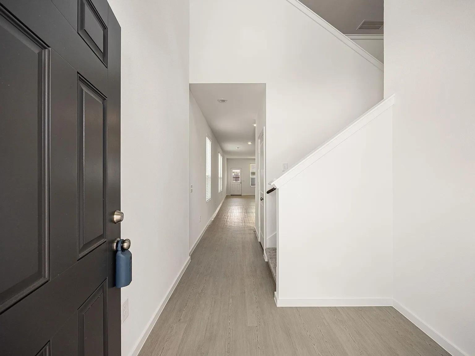 4 bed, 2.5 bath, 2218 sqft, $2,300 — Photo 4