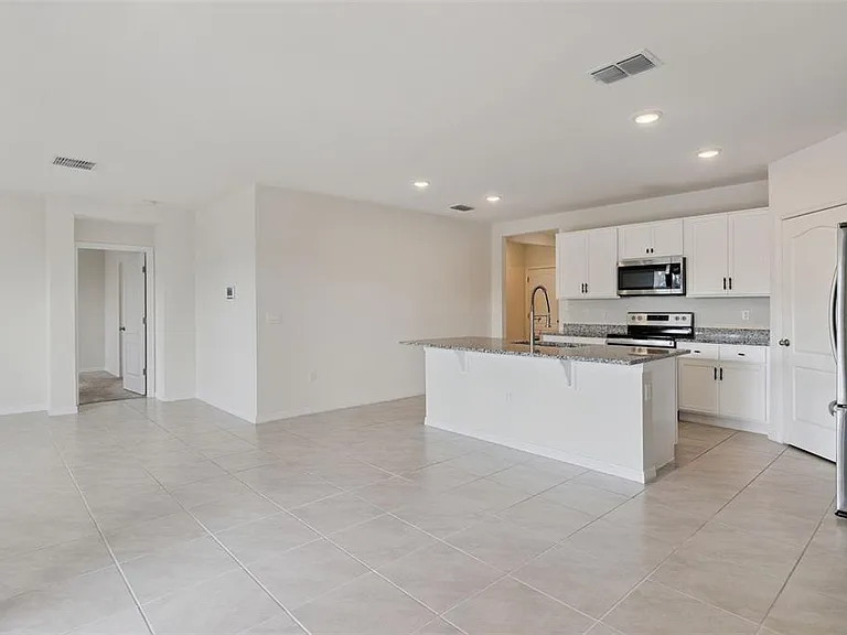 4373 Deleon St — Photo 5