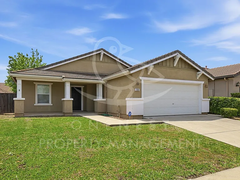1368 Paddington Way — Photo 2