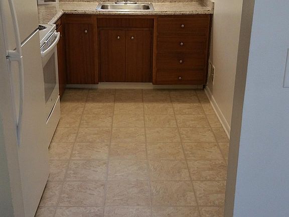 4th image of 6978 Town Ln
