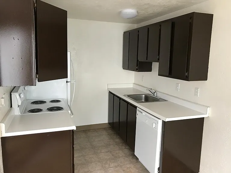 Woodland Park Apartments — Photo 13