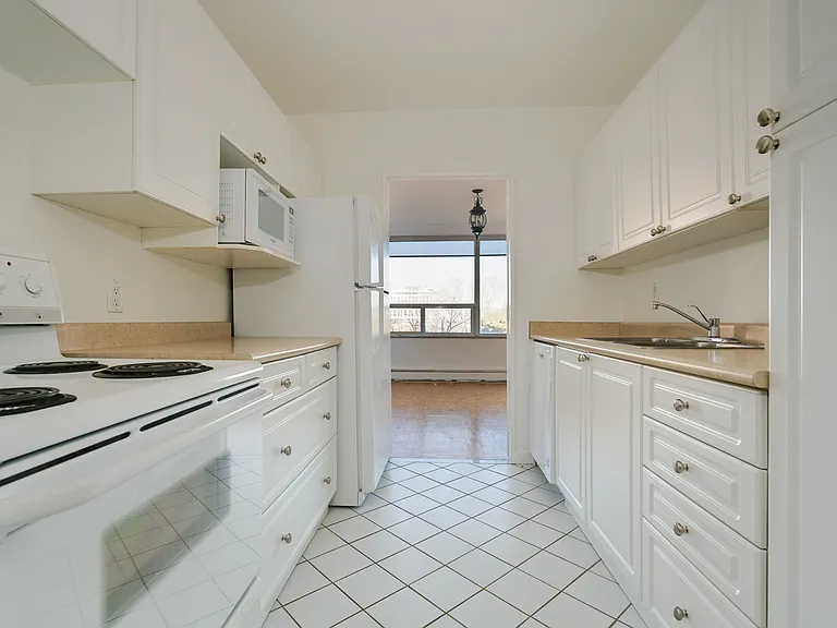 650 Briar Hill Ave — Photo 8