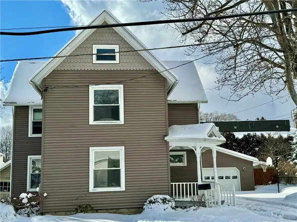 11 Gaylord St, Sodus, NY 14551