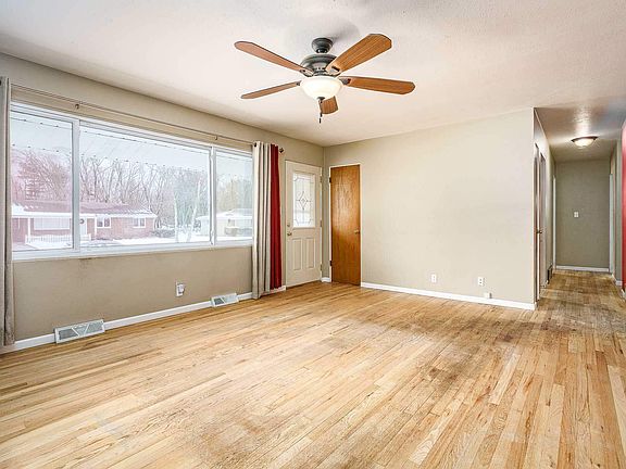 4th image of 50747 Parian Ave