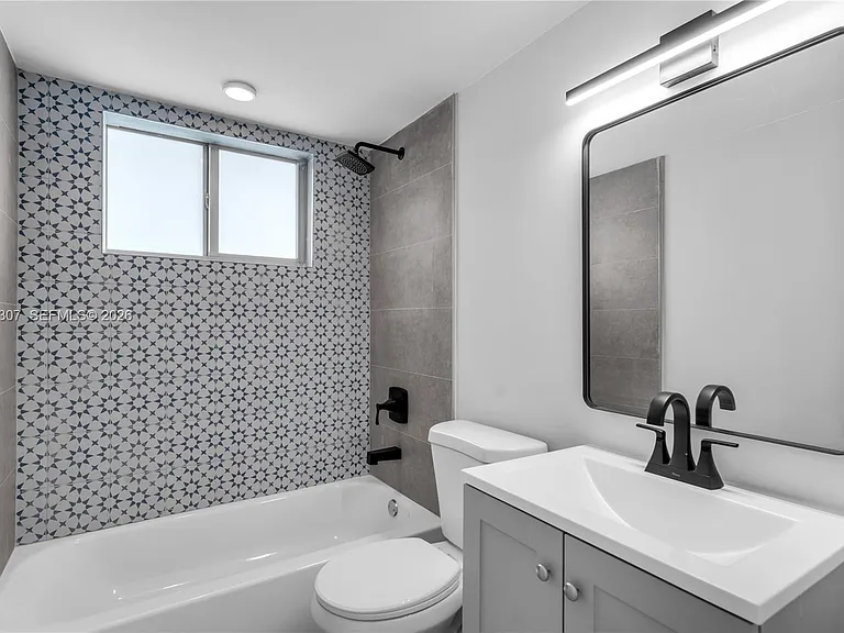 560 NE 63rd St #3 — Photo 13