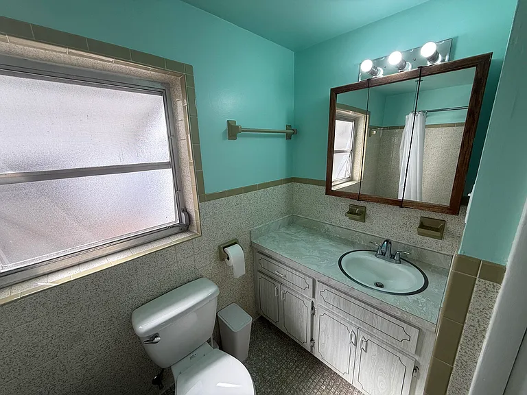 605 E Coast Ave #2 — Photo 5
