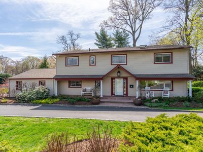 10 Redwood Drive, Roslyn, NY, 11576