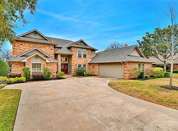 2nd image of 812 Muirfield Dr