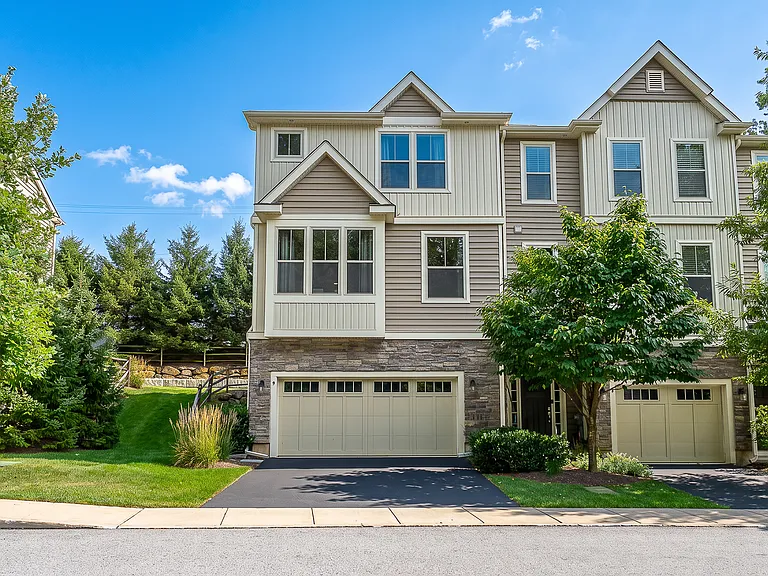 9 Treyburn Dr — Photo 1