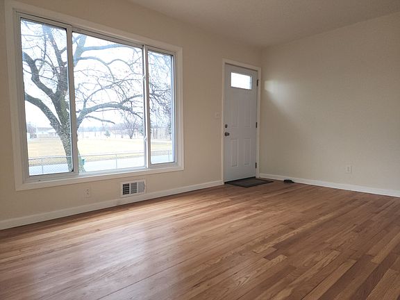 2nd image of 632 S Redwood Ave
