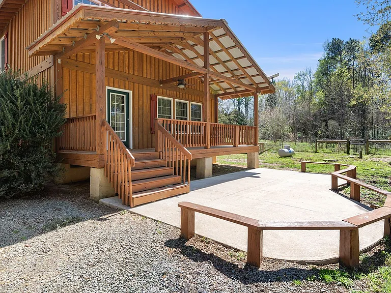 35 Hedgecock Farm — Photo 3