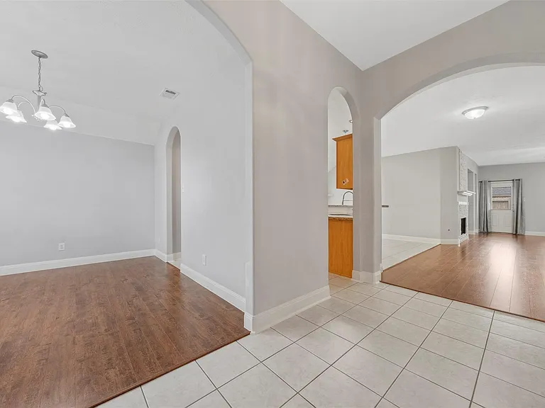 18235 Silver Timber Ct — Photo 5