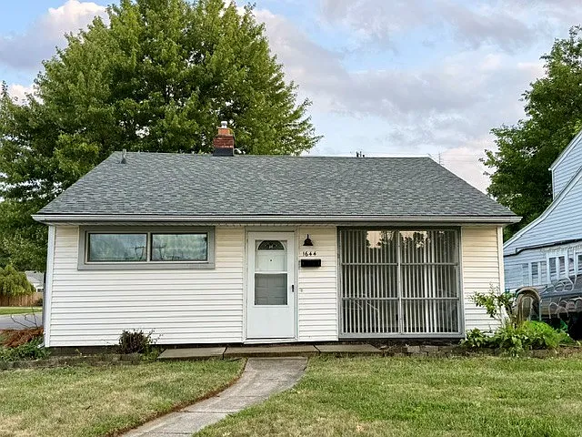 3 bed, 952 sqft, $1,700 — Photo 1