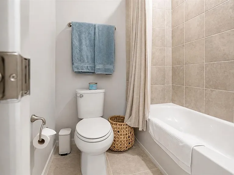 351 Surfside Ave NE — Photo 30