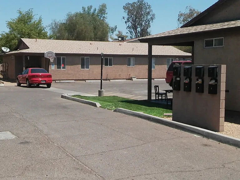 1240 E Mountain View Rd — Photo 1