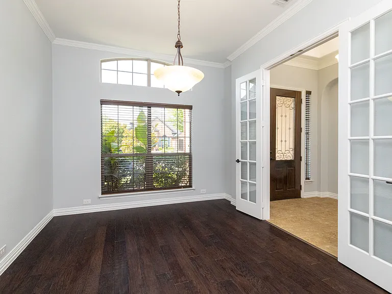 305 Dorset Ct — Photo 6