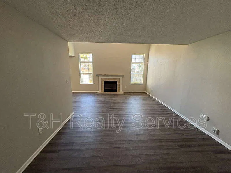 3 bed, 2.5 bath, 1723 sqft, $1,650 — Photo 2