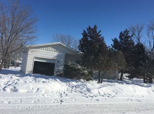 910 S 2nd St E, Baker, MT 59313
