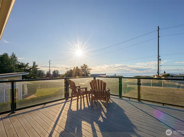 1975 Island View Road, Oak Harbor, WA 98277