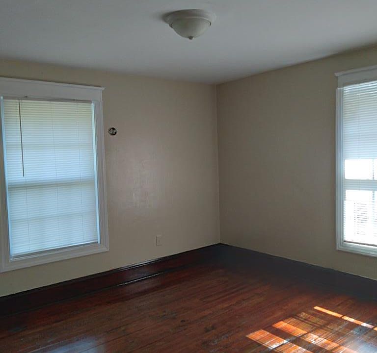 1st image of 915 Farnham St