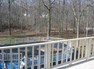 11 Kathy Ct, New Windsor, NY 12553