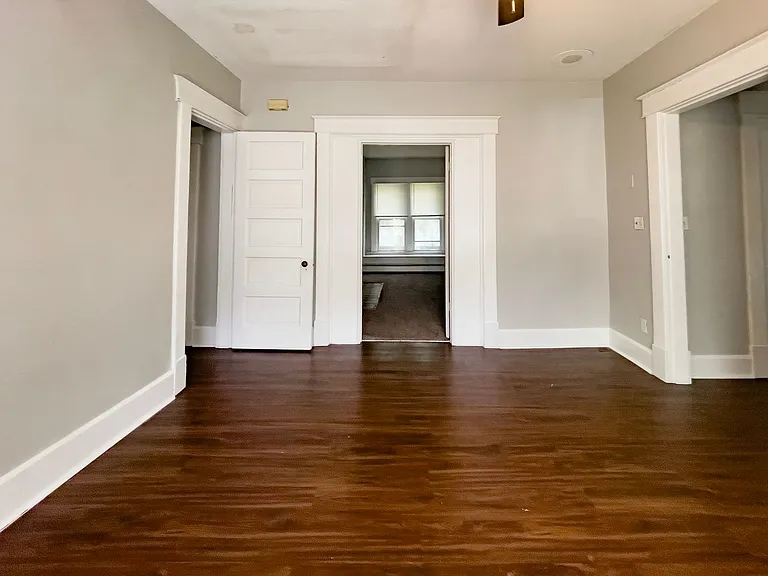 Preleasing For August! Close To Campus — Photo 24