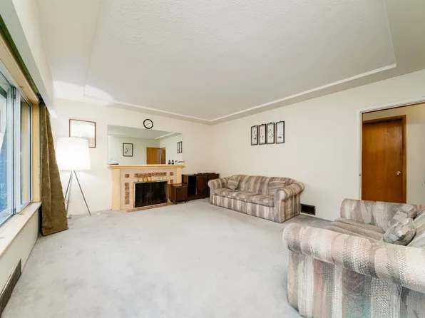 7475 Knight St, Vancouver, BC V5P 2X1