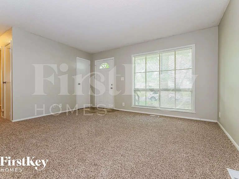 9309 Farley Ave — Photo 2