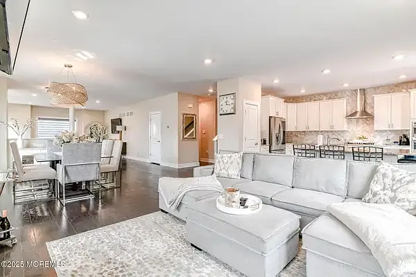1529 Paxton Ln — Photo 7