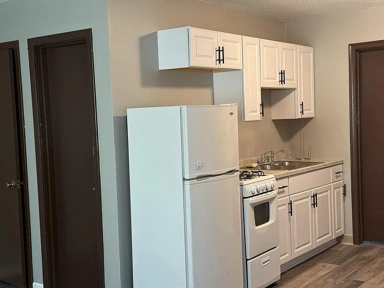362 Winifred St E #5 — Photo 6