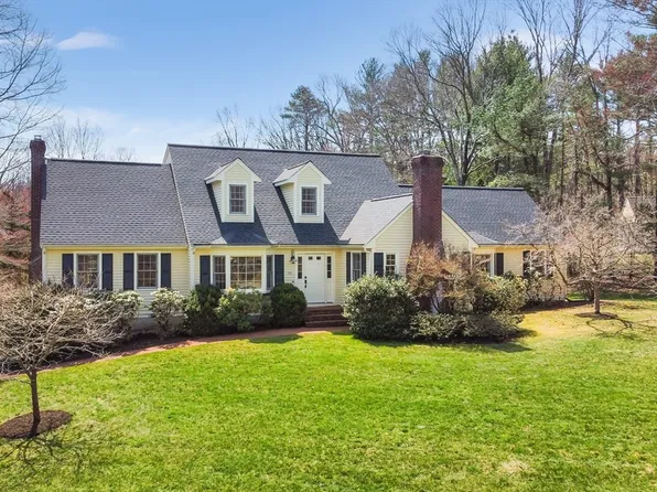 55 Woods Xing, Holliston, MA 01746