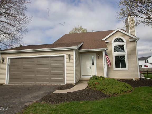 3rd image of 1538 Eaglecrest Rd