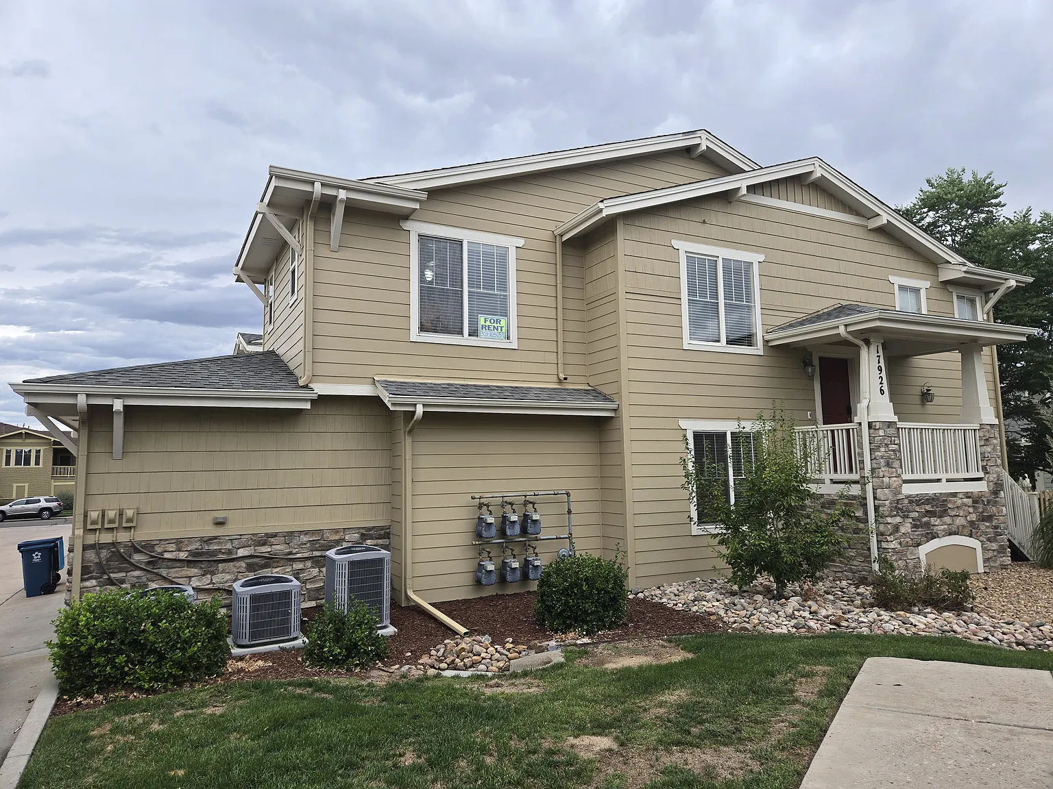 3 bed, 2.5 bath, 1456 sqft, $2,700 — Photo 2