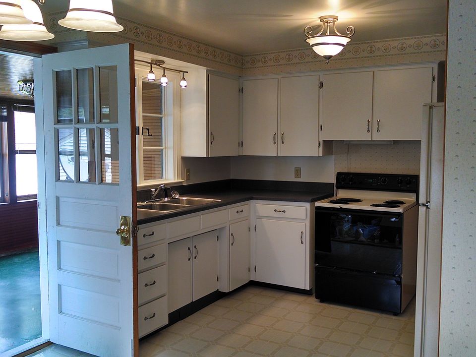 2nd image of 664 Manchester Rd #668