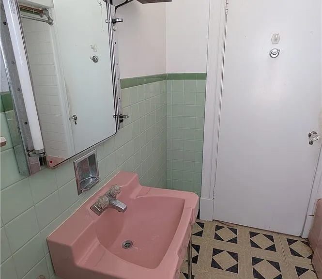 37 Manchester Pl #LOWER — Photo 11