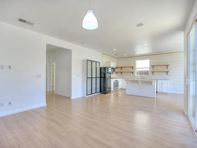 1511 N Encoure Way — Photo 7