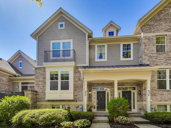 932 Tuscany Dr, Streamwood, IL 60107