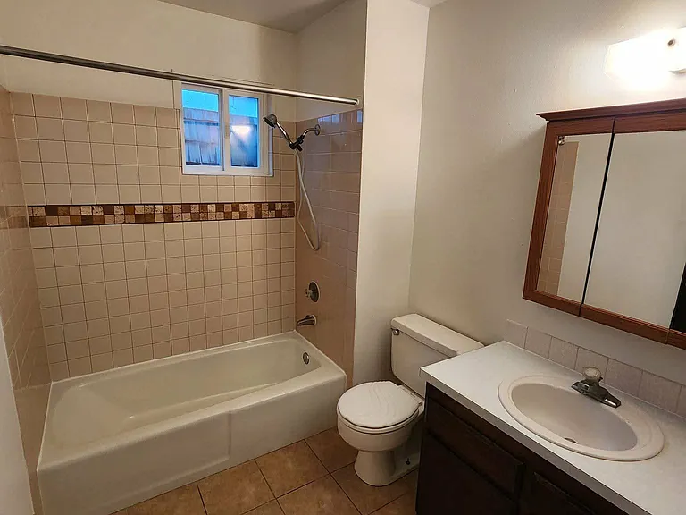 1206 E 3rd St #3 — Photo 8