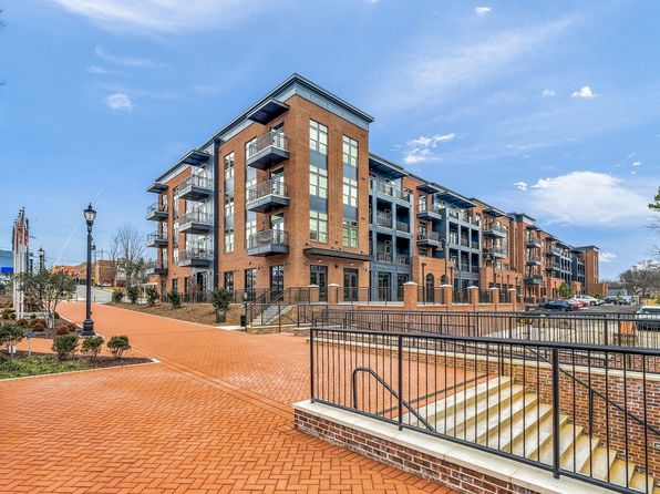 201 N Church St APT 427