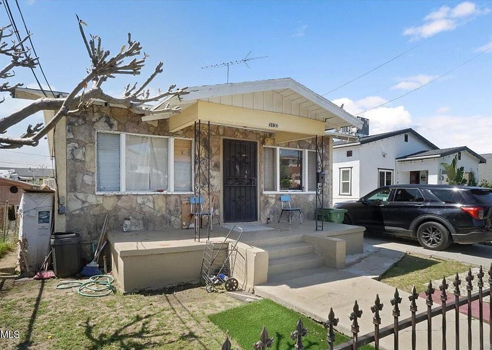 1st image of 3132 Fairmount St