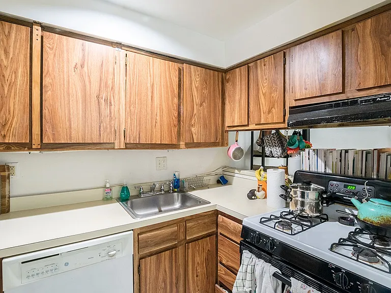 1137 Pine St #102 — Photo 6