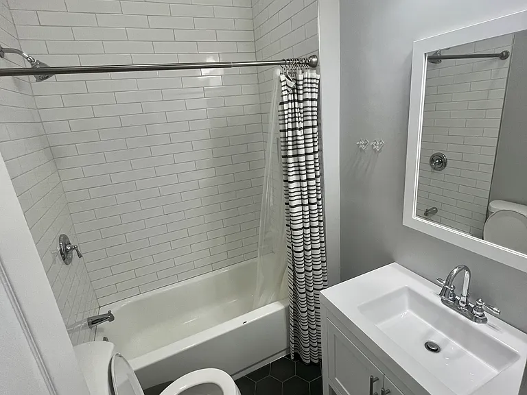 2142 Saint James Ave #1 — Photo 16